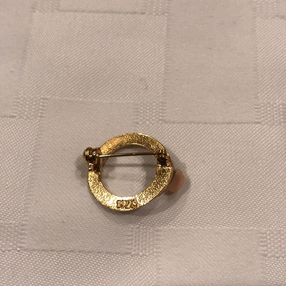 Beautiful Brooch - Picture 2 of 3